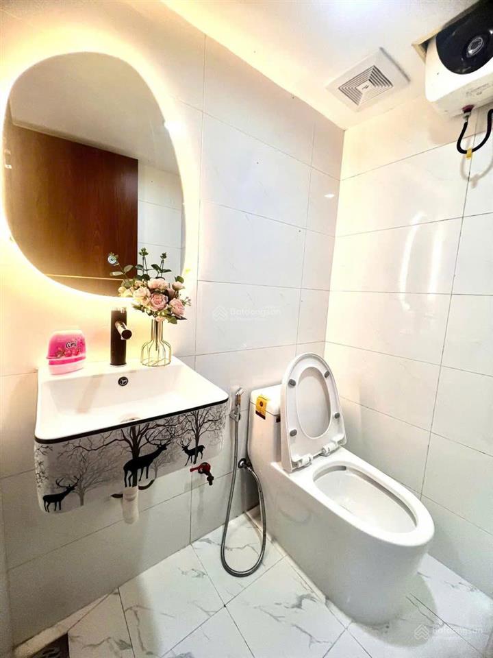Chính chủ bán nhà hoàng hoa thám 5 tầng 36m2 thang máy. cách mặt phố 20 mét, ngõ cực thoáng
