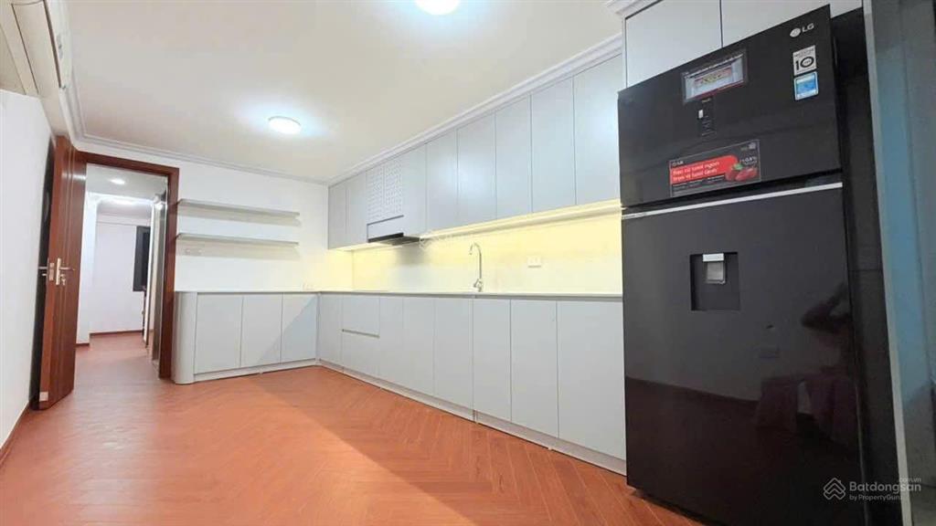 Chính chủ bán nhà hoàng hoa thám 5 tầng 36m2 thang máy. cách mặt phố 20 mét, ngõ cực thoáng