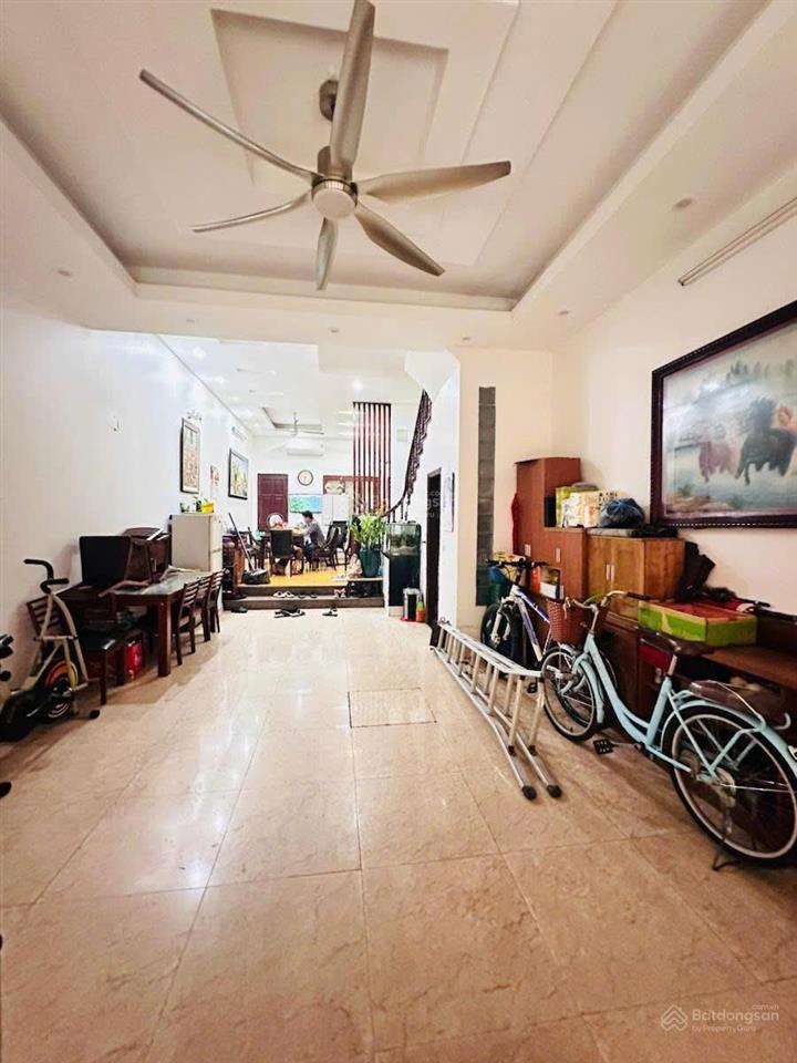 Chính chủ bán nhà 65m2 hai mặt ngõ ô tô phố lê trọng tấn, mặt tiền 5m, nội thất gỗ lim cao cấp