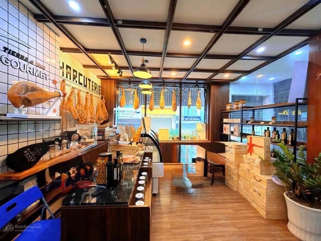 Siêu phẩm phố lạc long quân 6 tầng, vị trí đắc địa ngay ngã 3 view ra hồ tây, mặt tiền 6.6m