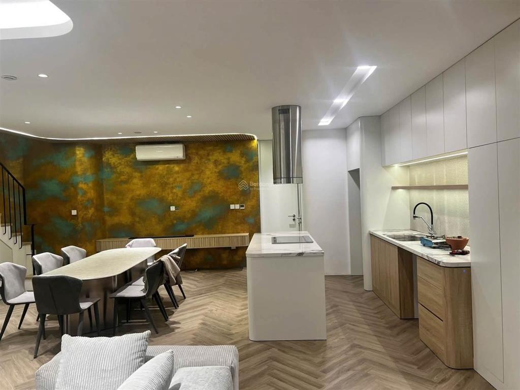 Chính chủ cần bán nhà tạ quang bửu hai bà trưng mới đẹp thang máy full nội thất