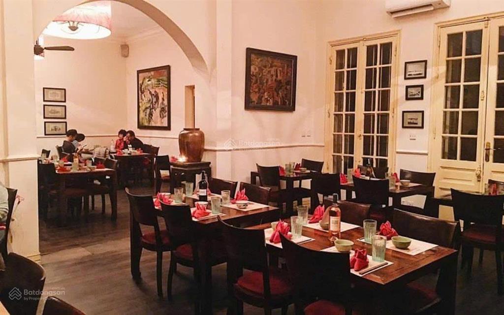 Chính chủ bán biệt thự cổ 530m2 mặt phố chân cầm, mặt tiền 11.5m, sân vườn, phố cổ hoàn kiếm