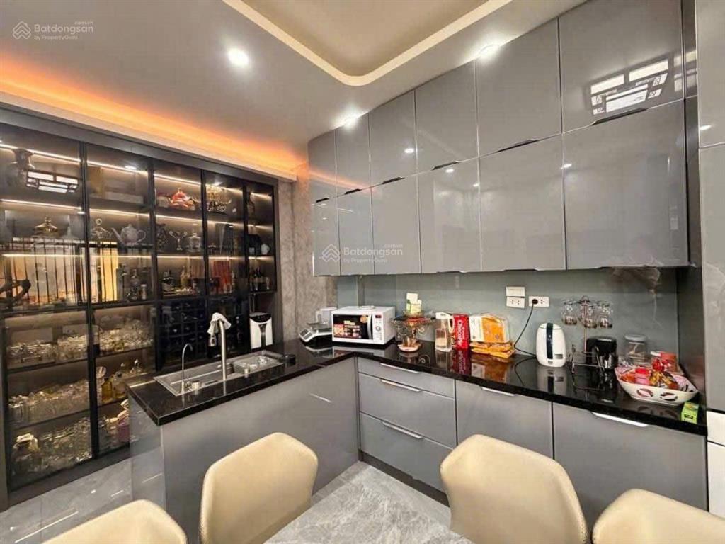 Đặng văn ngữ 73m2 8 tầng mt 6.9m thang máy ngõ thông kinh doanh ba bước ra hồ đống đa