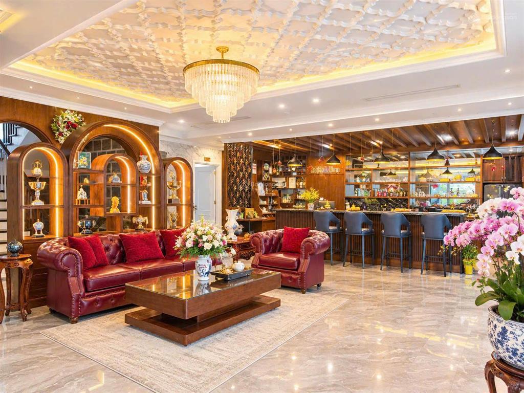 Bán biệt thự lô góc trần kim xuyến 263,8 m², 6 tầng, mặt tiền 18 m, có hầm ô tô