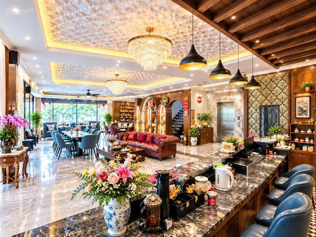 Bán biệt thự lô góc trần kim xuyến 263,8 m², 6 tầng, mặt tiền 18 m, có hầm ô tô