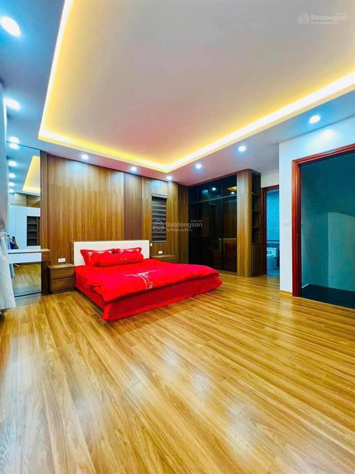 Bán nhà thái hà 55 m², 5 tầng, lô góc 3 mặt thoáng, ô tô tránh, cách phố 15 m