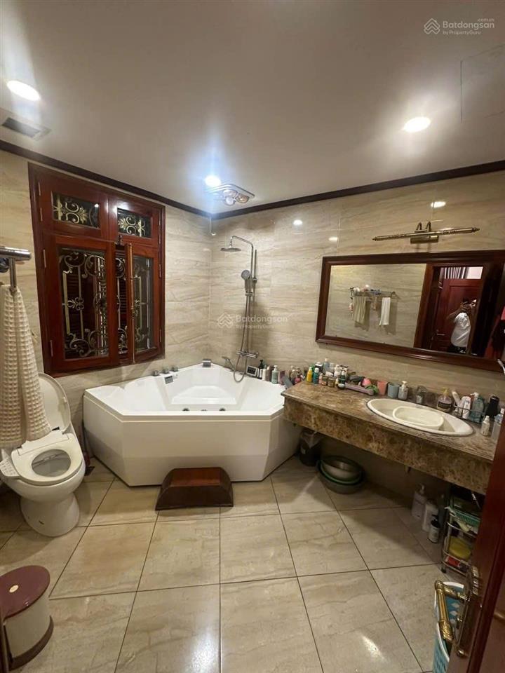 Bán biệt thự trung kính 159 m², mặt tiền 12,5 m, thang máy, tặng toàn bộ nội thất gỗ