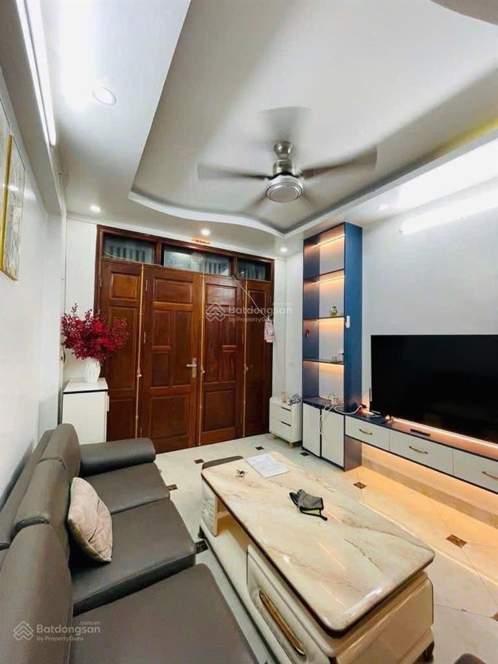 Nhà riêng 5 tầng, 3pn, 33m2 tại định công thượng, giá ưu đãi chỉ với 7,75 tỷ
