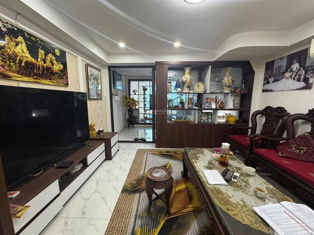 Bán nhà riêng 5pn, 40m2 tại vũ tông phan, giá tốt chính chủ, ngõ thông, gần phố