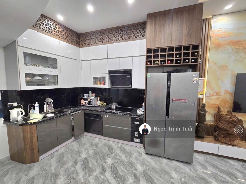 Hồng mai  ngõ thông  ô tô đỗ gần  2 thoáng trước sau  chỉ việc về ở  34mx5 tầng chỉ 9,8 tỷ