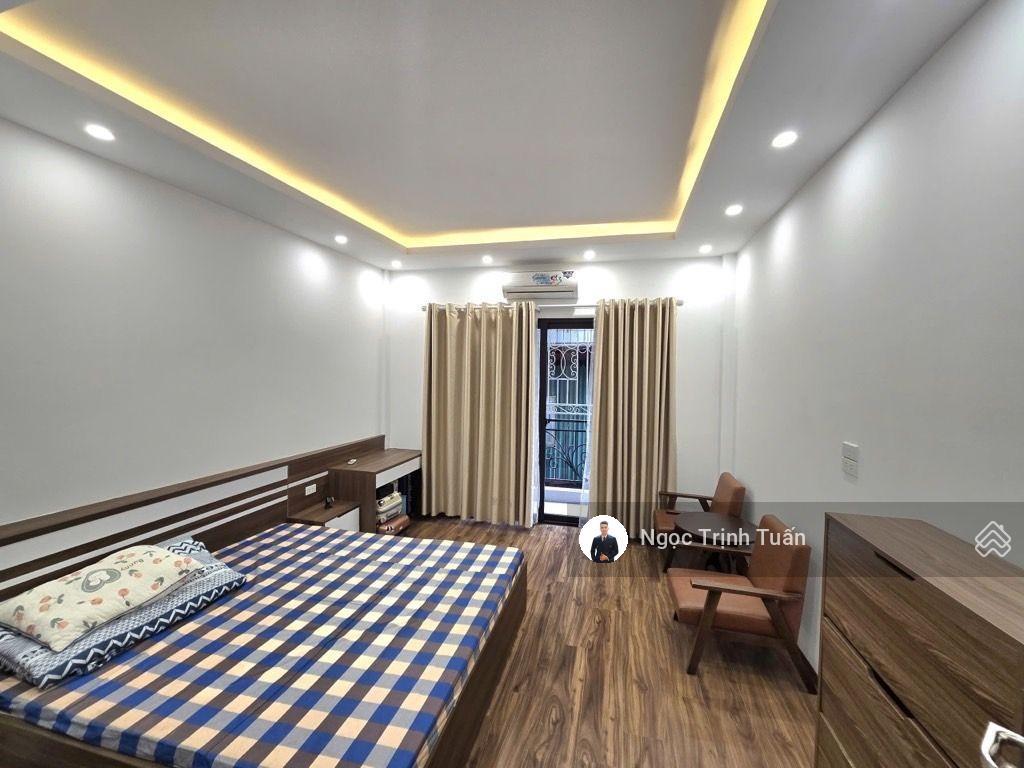 Hồng mai  ngõ thông  ô tô đỗ gần  2 thoáng trước sau  chỉ việc về ở  34mx5 tầng chỉ 9,8 tỷ