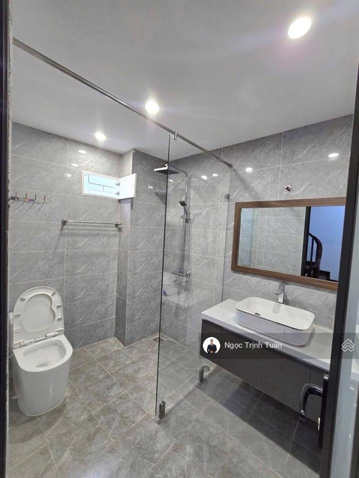 Hồng mai  ngõ thông  ô tô đỗ gần  2 thoáng trước sau  chỉ việc về ở  34mx5 tầng chỉ 9,8 tỷ