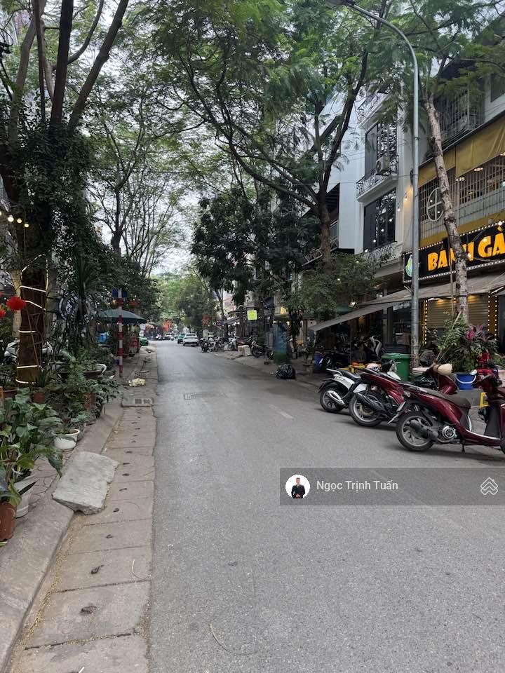 Hồng mai  ngõ thông  ô tô đỗ gần  2 thoáng trước sau  chỉ việc về ở  34mx5 tầng chỉ 9,8 tỷ