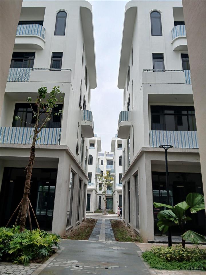 Siêu phẩm đầu tư liền kề căn xẻ khe duy nhất tại vaquarius  120m2, mặt tiền 8m  sổ đỏ chính chủ