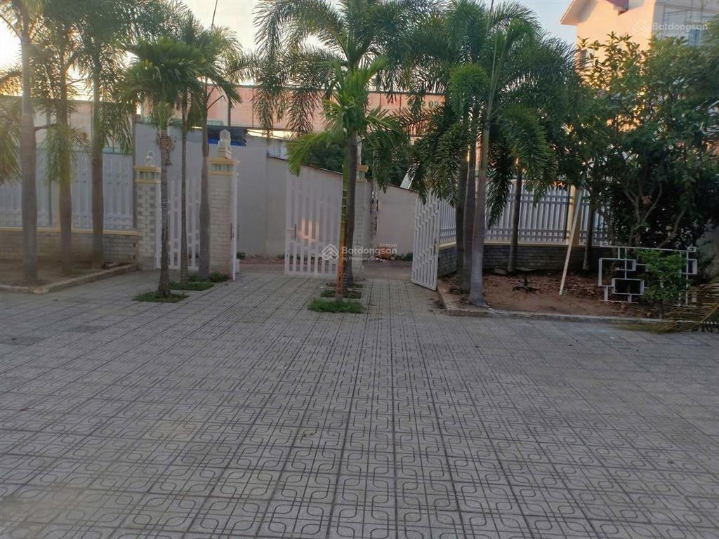 Gia đình cần bán căn nhà đang vay ngân hàng ngay trung tâm long thành giá cần bán gấp