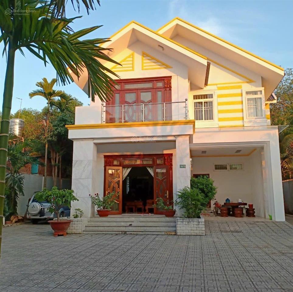 Gia đình cần bán căn nhà đang vay ngân hàng ngay trung tâm long thành giá cần bán gấp