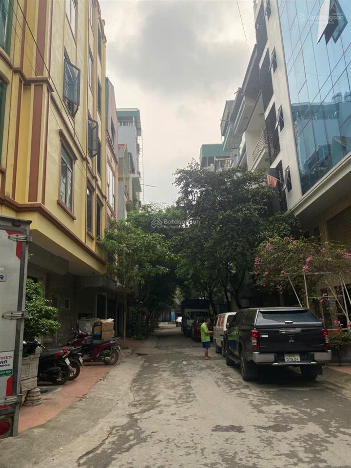 Bán liền kề gần văn phú  hà đông, chỉ nhỉnh 13 tỷ, doanh thu dòng tiền 300tr/ năm.