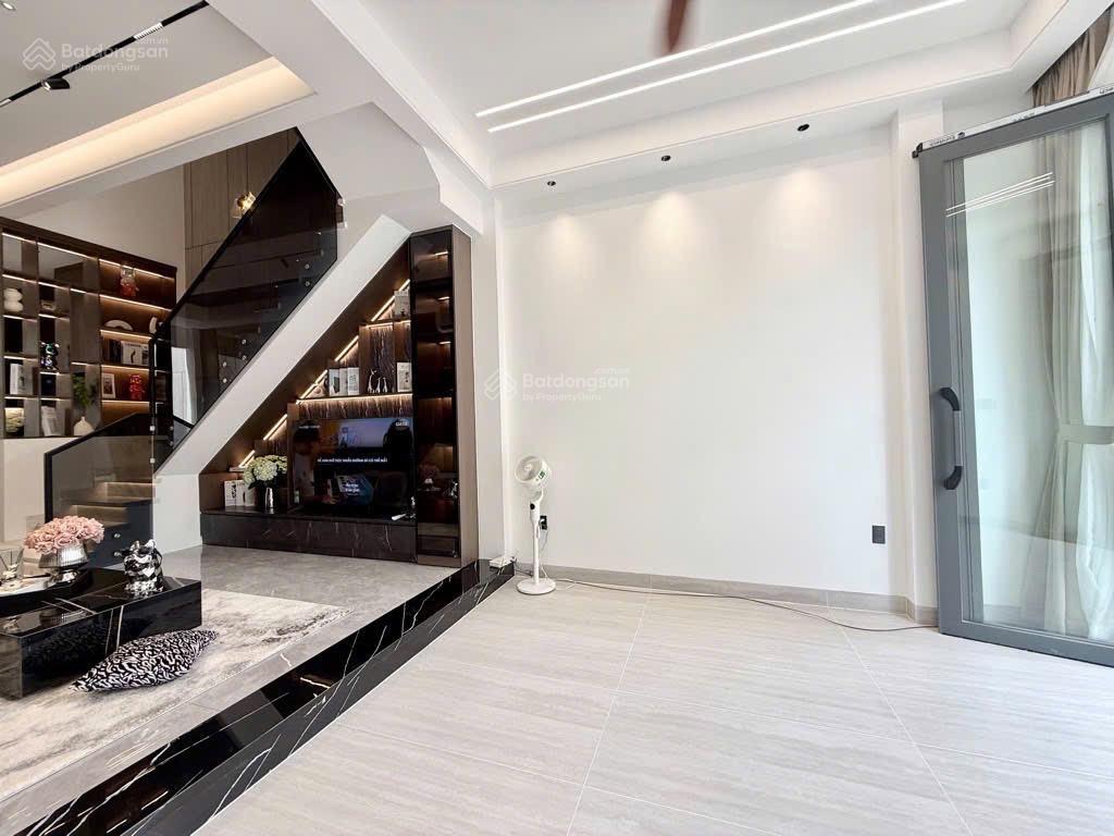 Nhà hẻm xe hơi  hồ biểu chánh phú nhuận  50m2 (4 x12,5)  4 tầng  chỉ 7,6 tỷ.