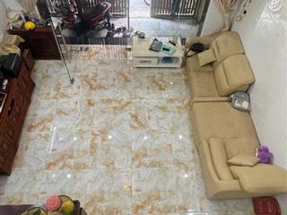 Mặt tiền đông hồ kinh doanh  71m2  (4.1x18)  4 tầng  đang cho thuê 25tr/ tháng  giá 13.5 tỷ.