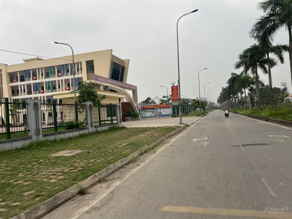 Lô đất xinh phù hợp tài chính nhỏ tái định cư dược hạ dt48m giá 4tỷ 150tr.đường to vỉa hè rộng