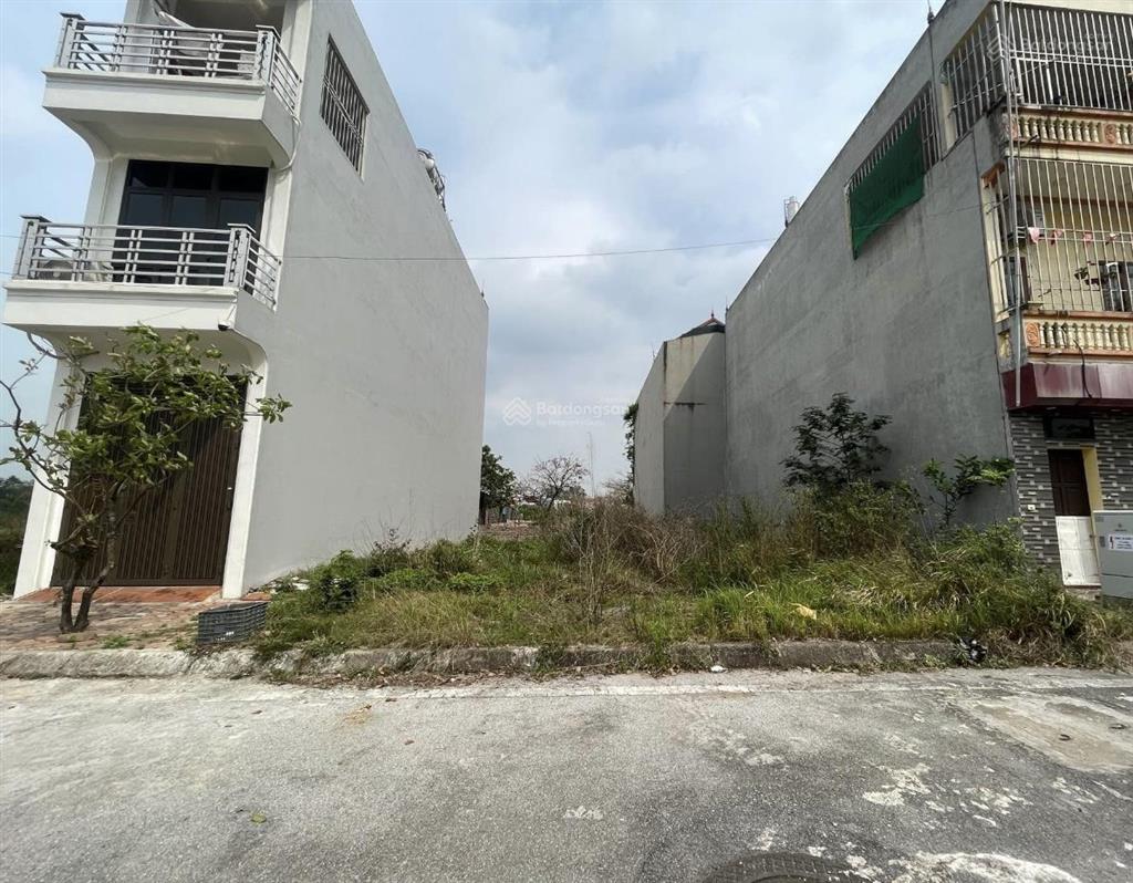 Lô đất xinh phù hợp tài chính nhỏ tái định cư dược hạ dt48m giá 4tỷ 150tr.đường to vỉa hè rộng