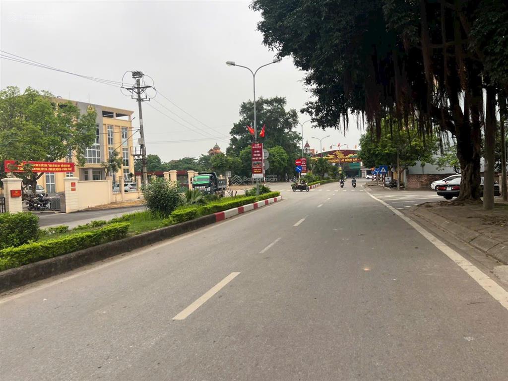 1tỷ 600tr bạn được sở hữu lô góc 2mặt thoáng dt5,1m kinh doanh nhỏ lẻ quá oke.cộng hoà phù linh