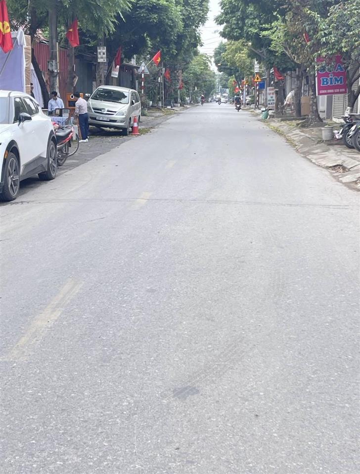 Thôn đông phù lỗ sóc sơn lô góc 2 mặt thoáng . dt80m fullmt5m giá chỉ 3tỷ 400tr.đường thông