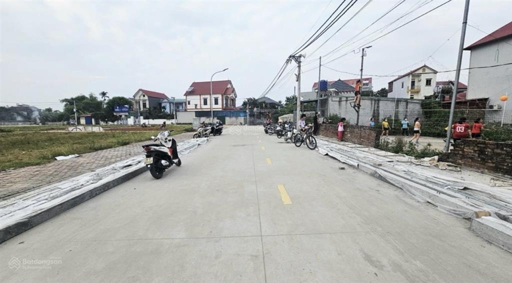 Bán đất có sẵn căn nhà cấp4 sẵn ở dt94m mt5m giá chỉ 3tỷ 100tr.đông lai quang tiến .nội bài