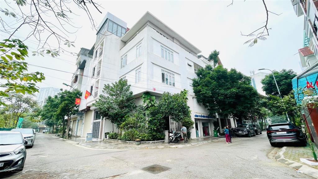 Cho thuê nhà góc 2 mặt tiền dt sử dụng 410m2  khu simco vạn phúc hà đông
