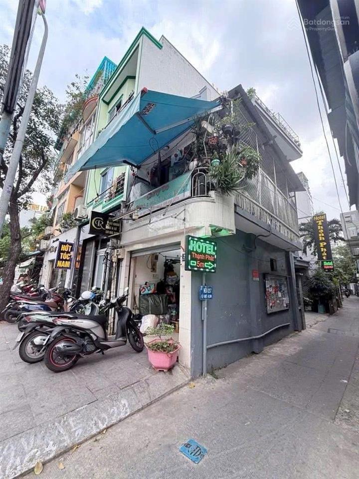 Nhà này không nên mua ở  sở hữu nhà mặt tiền phan xích long ngay khu phố ẩm thực với giá quá tốt