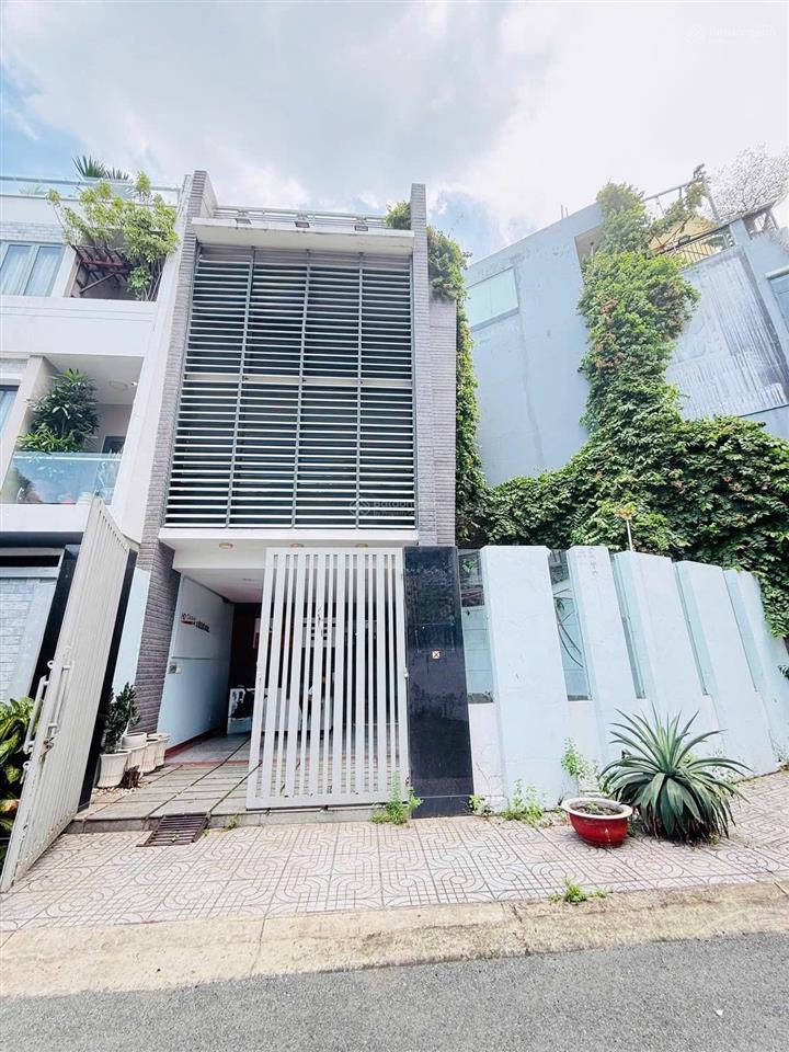 Nhà hot bình thạnh 7x20m. có sân đậu oto  giá chỉ 35