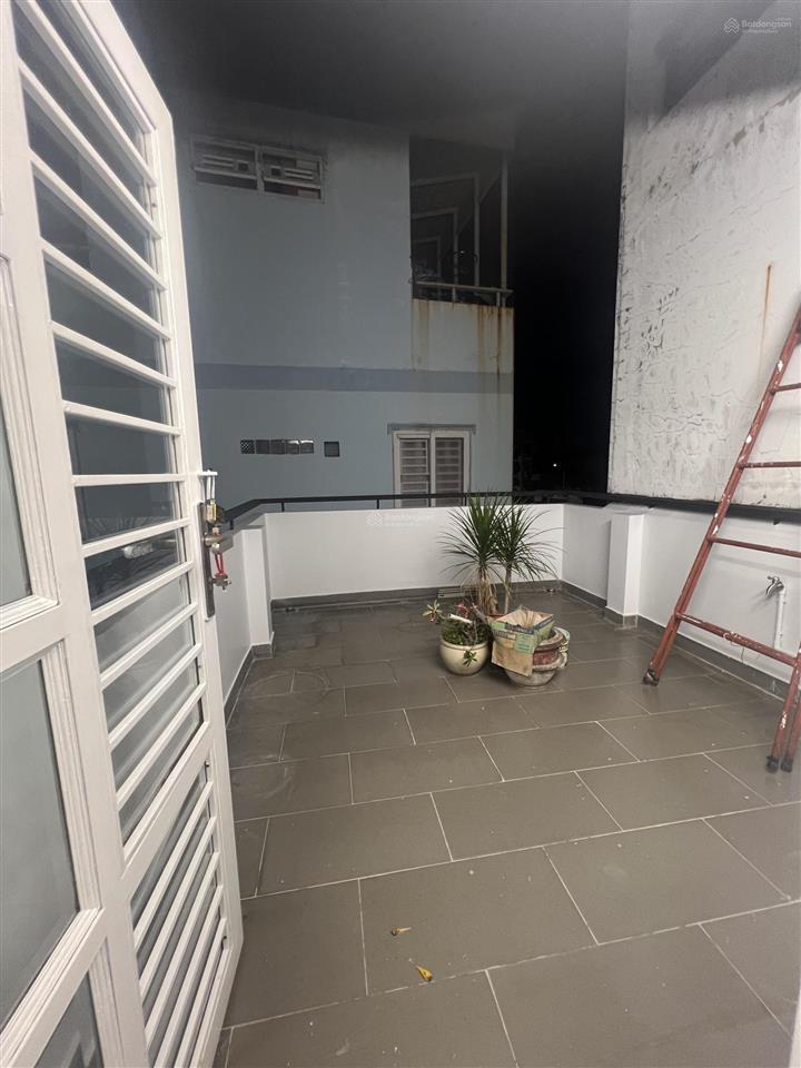 Nhà mới còn mùi sơn thích quãng đức  4pn  giá chỉ 16tr5