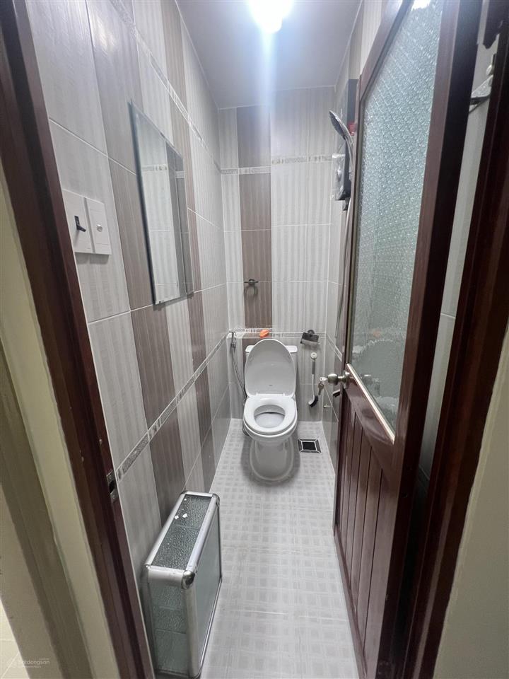 Nhà mới còn mùi sơn thích quãng đức  4pn  giá chỉ 16tr5