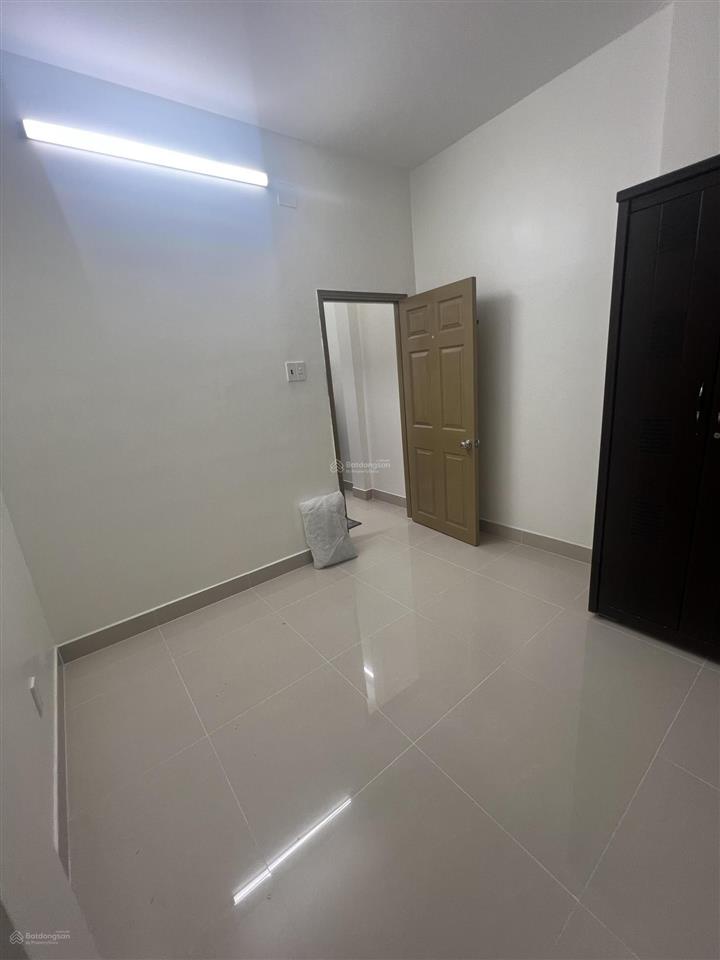 Nhà mới còn mùi sơn thích quãng đức  4pn  giá chỉ 16tr5