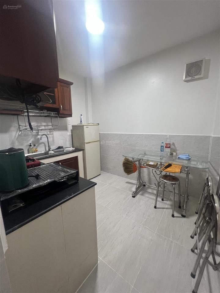 Nhà mới còn mùi sơn thích quãng đức  4pn  giá chỉ 16tr5
