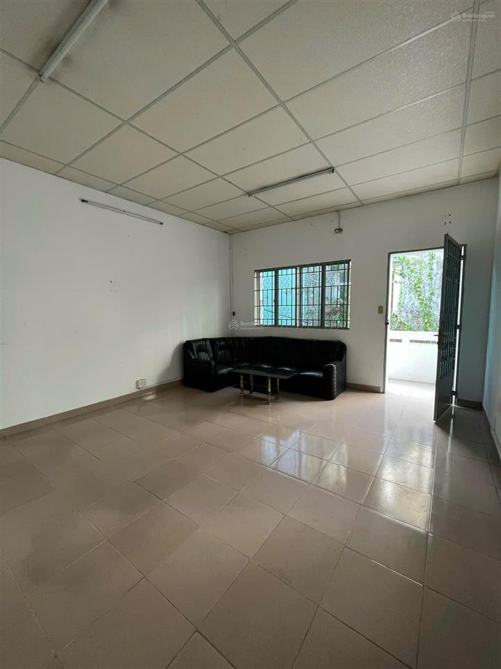 Nhà ngang 6m chưa tới 20tr hồ văn huê phú nhuận  có sân để xe rộng rãi
