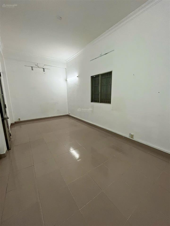 Nhà ngang 6m chưa tới 20tr hồ văn huê phú nhuận  có sân để xe rộng rãi