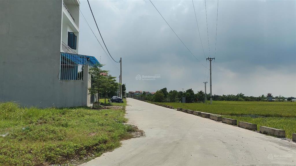 Cc bán gấp 130m2 làn 1 khu đấu giá vĩnh xá, kim động