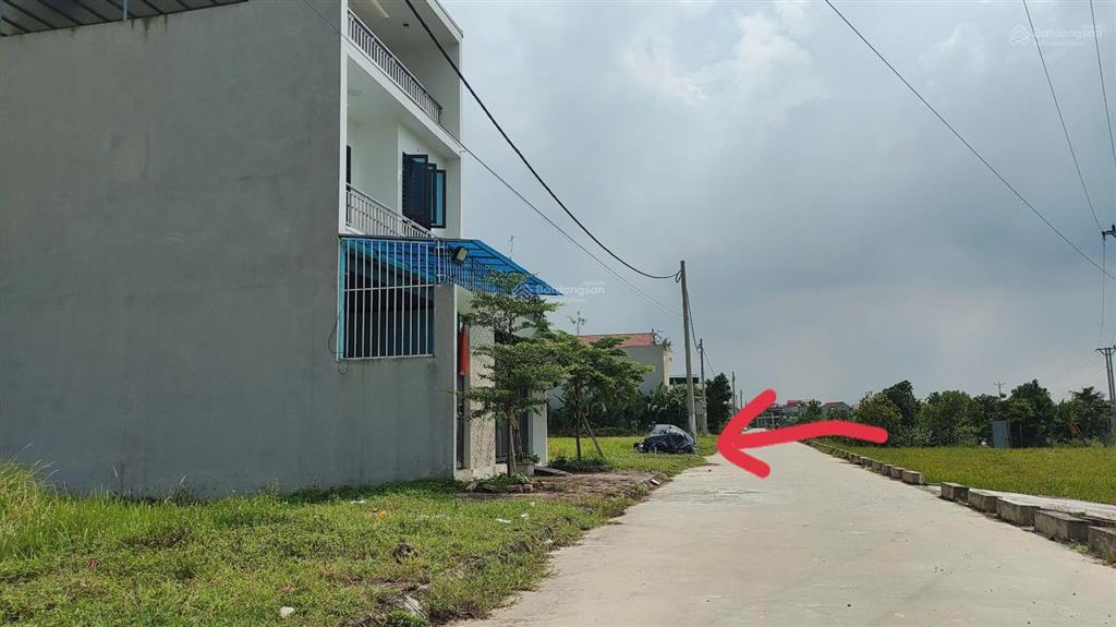 Cc bán gấp 130m2 làn 1 khu đấu giá vĩnh xá, kim động