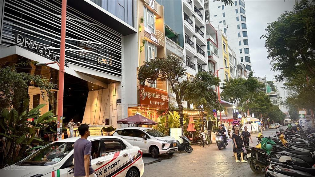 Hàng hiếm 165m2. mặt tiền lê quang đạo. được xây 12 tầng. sát nguyễn văn thoại. giá tốt