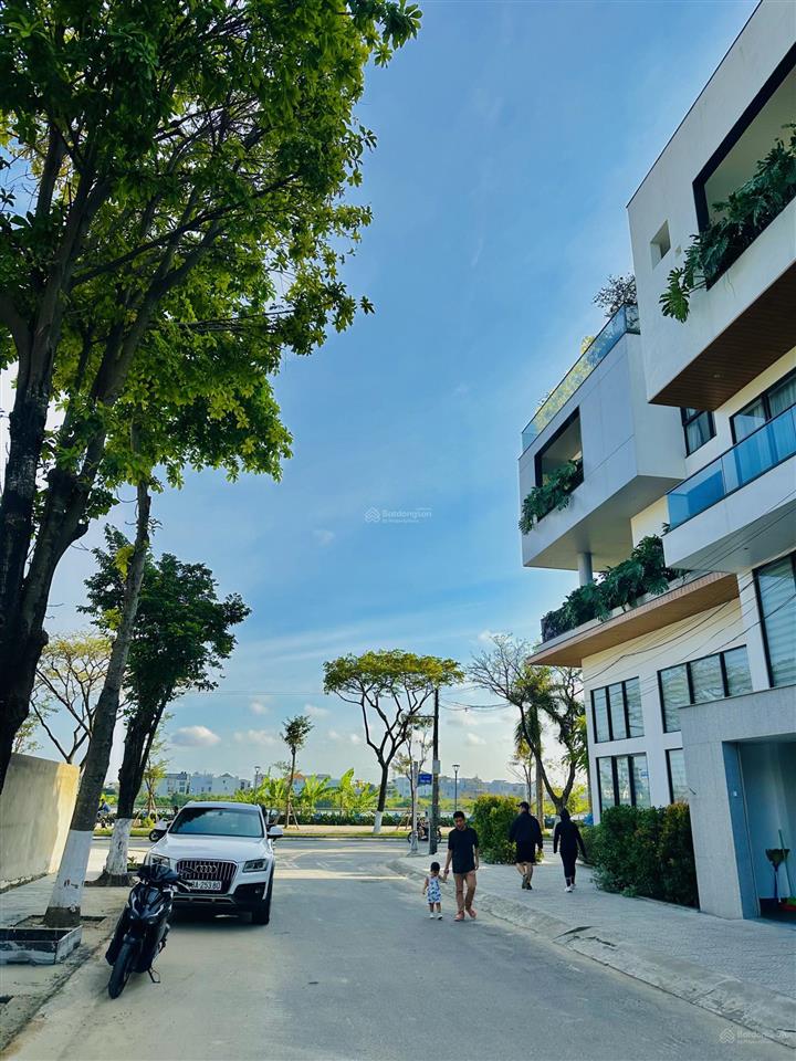 Mặt tiền sát sông hàn 272.8m2. view sông, ngắm pháo hoa quốc tế. ngay tòa 69 tầng