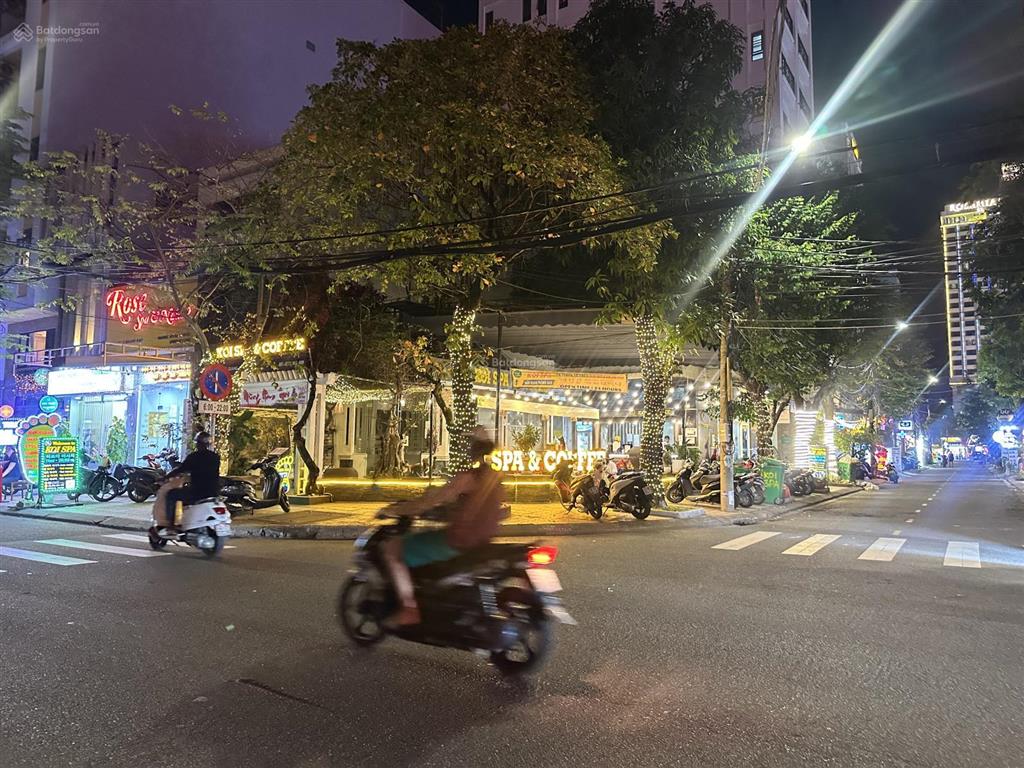 Siêu đỉnh lô góc ngã tư lê quang đạo. ngay đỗ bá. diện tích 225m. cách biển 300m