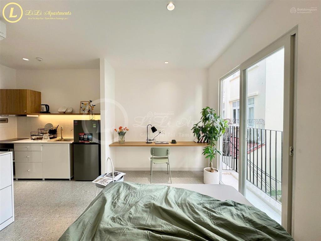 Studio ban công tone trắng xinh  dọn phòng miễn phí  có chỗ đậu ô tô