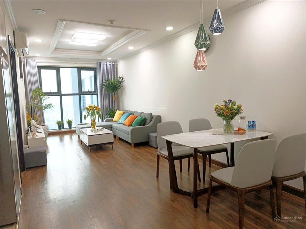 Chính chủ bán căn hộ toà s4 goldmark 136 hồ tùng mậu, 2 ngủ 2 vệ sinh, view pháo hoa mỹ đình