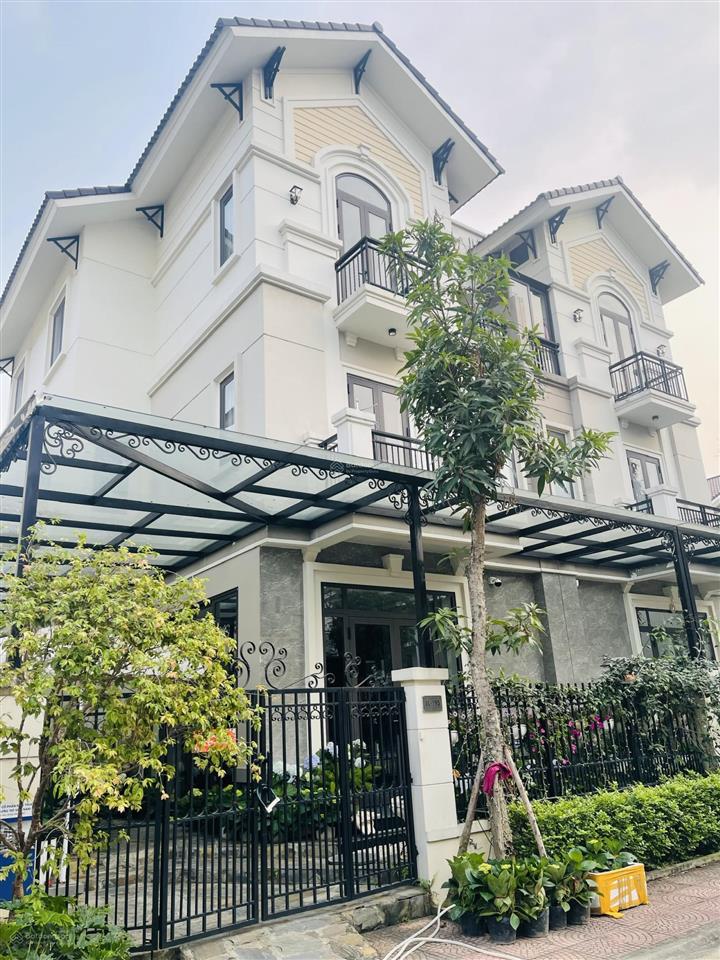 Biệt thự song lập 135m². giá 70 triệu/m2 cả nhà và đất. vị trí đẹp, sẵn sổ chuyển nhượng sang tên