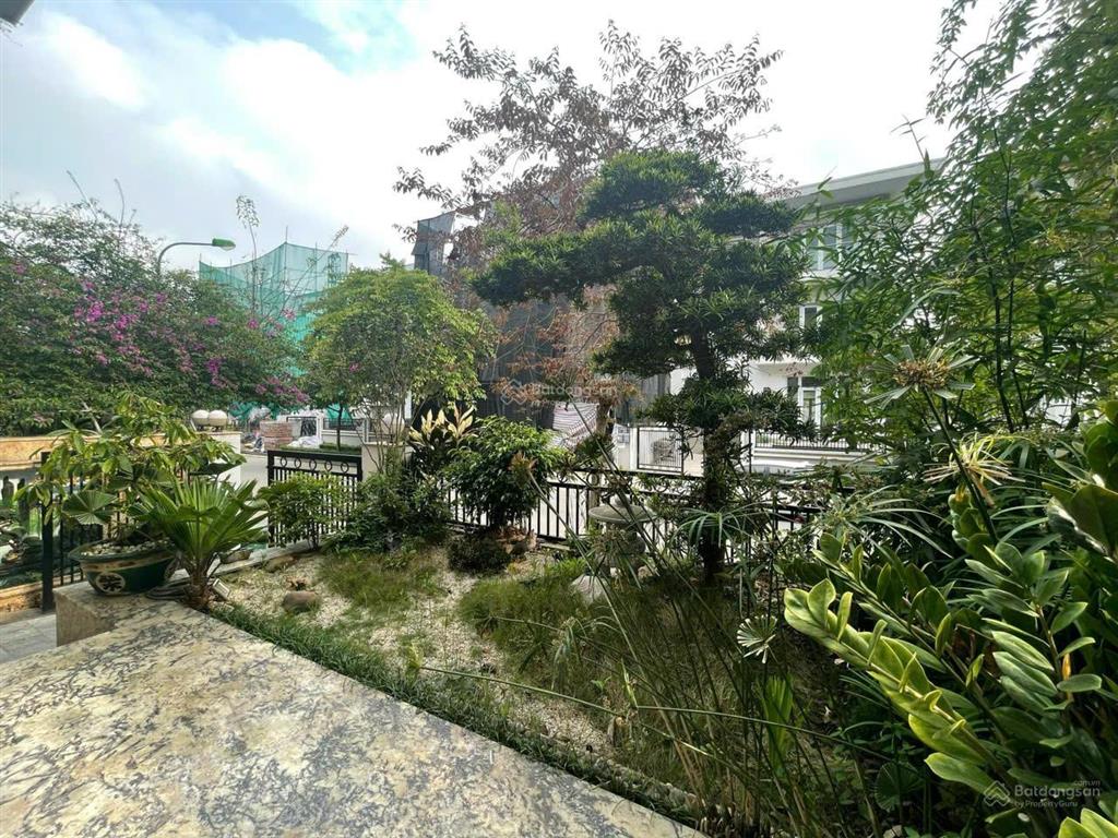 Bán biệt thự k3 ciputra, nhà đã sửa đẹp, hướng nam mát view công viên 65ha, dt 180m2.  0966 998 ***