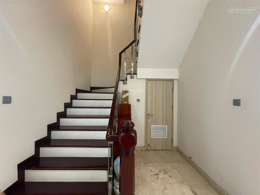Bán biệt thự k3 ciputra, nhà đã sửa đẹp, hướng nam mát view công viên 65ha, dt 180m2.  0966 998 ***