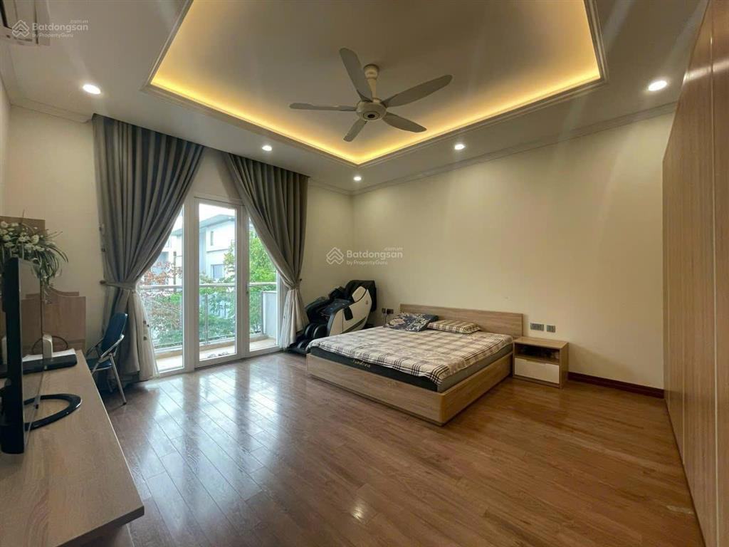 Bán biệt thự k3 ciputra, nhà đã sửa đẹp, hướng nam mát view công viên 65ha, dt 180m2.  0966 998 ***