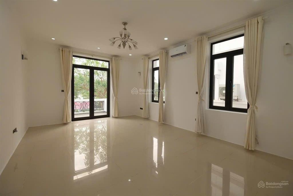 Bán biệt thự song lập mặt đường đôi 30m ciputra tây hồ 342m2 view trường học unis.  0966 998 ***