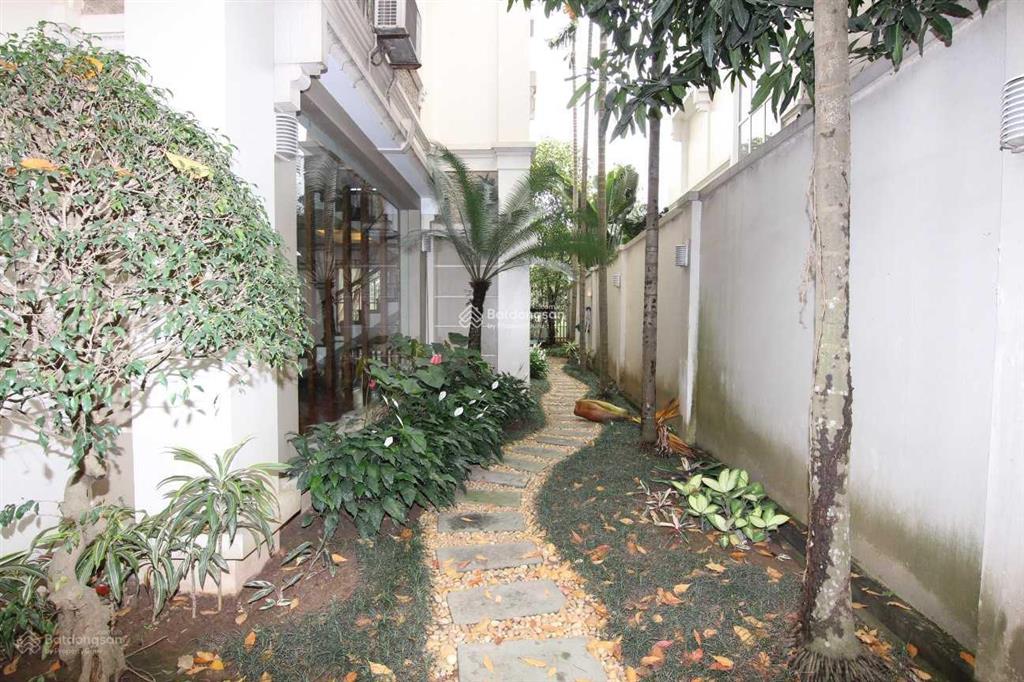 Chính chủ bán biệt thự song lập t3 ciputra, view sông thoáng mát, dt 324m2.  0966 998 ***